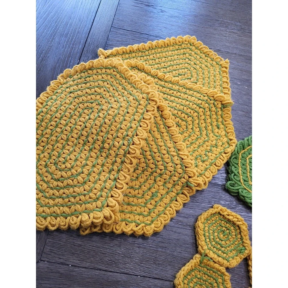 Vintage 70s Handmade Style Crochet Thick Daisy Green&Yellow Placemats 10x16